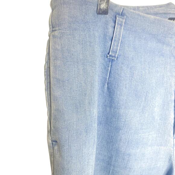J. Peterman Light Blue Wash High Waist Wide Leg Two Pocket Jeans Size 14 - Picture 4 of 6